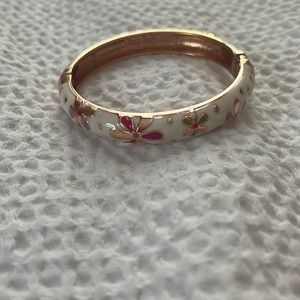 Women’s daisy bracelet